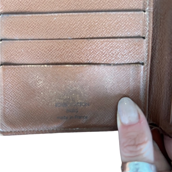 AUTHENTIC Louis Vuitton mens monogrammed bifold wallet - Picture 4 of 6